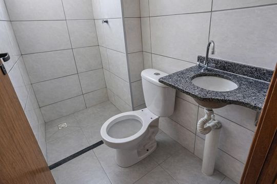 Banheiro de apartamento para alugar com 2 quartos, 45m² em Jardim Espanha, Uberlândia
