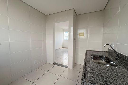 Cozinha de apartamento para alugar com 2 quartos, 49m² em Santa Marta, Ribeirão das Neves