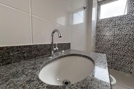 Banheiro de apartamento para alugar com 2 quartos, 49m² em Santa Marta, Ribeirão das Neves