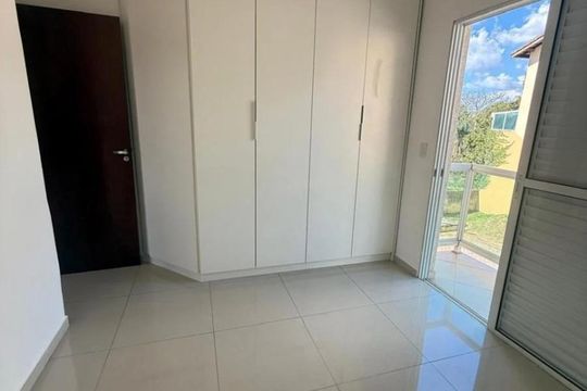 Quarto de casa de condomínio para alugar com 2 quartos, 100m² em Jardim Colibri, Cotia