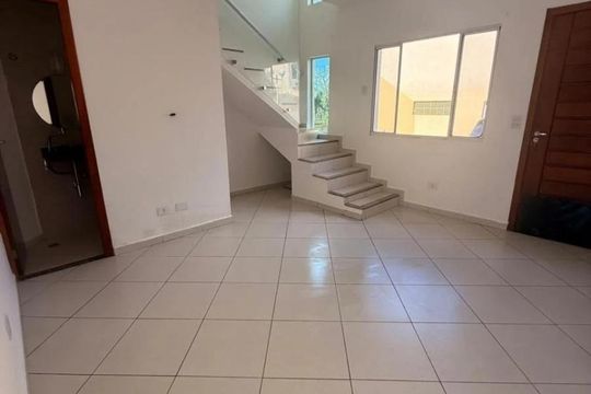 Sala de casa de condomínio para alugar com 2 quartos, 100m² em Jardim Colibri, Cotia