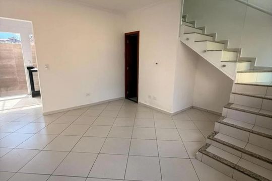Sala de casa de condomínio para alugar com 2 quartos, 100m² em Jardim Colibri, Cotia
