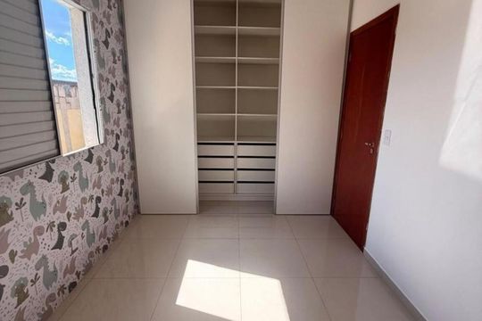 Quarto de casa de condomínio para alugar com 2 quartos, 100m² em Jardim Colibri, Cotia