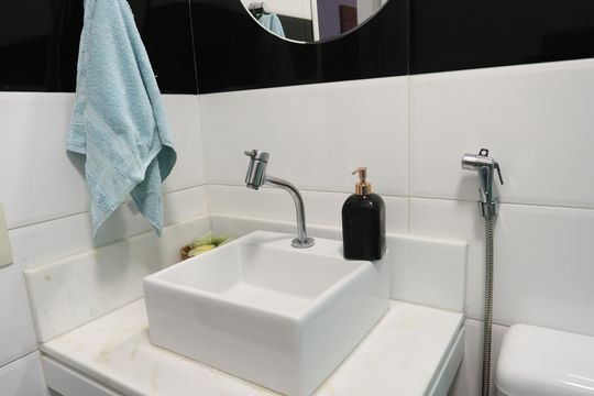 Banheiro de casa de condomínio à venda com 4 quartos, 220m² em Parque Monte Alegre, Taboão da Serra