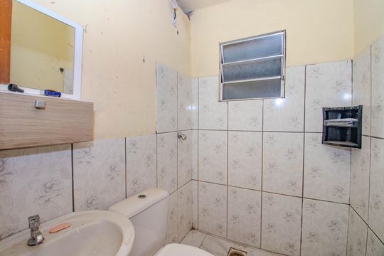 Banheiro Social de casa para alugar com 3 quartos, 150m² em São Geraldo, Porto Alegre