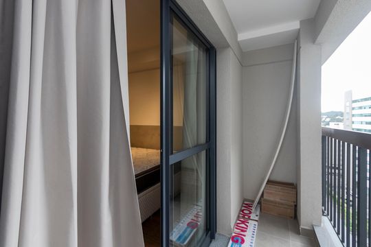 Varanda de kitnet/studio para alugar com 1 quarto, 26m² em Vila Cordeiro, São Paulo