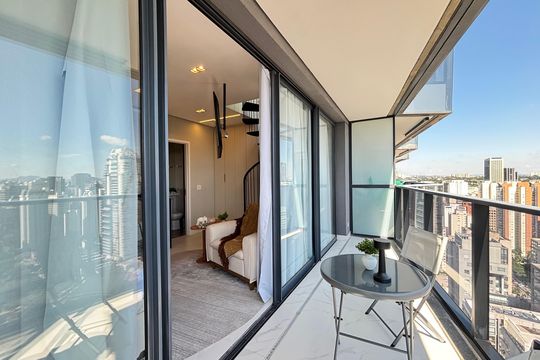 Varanda de kitnet/studio à venda com 1 quarto, 77m² em Vila Olímpia, São Paulo