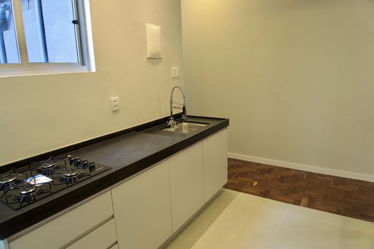 Cozinha de apartamento à venda com 2 quartos, 74m² em Barro Preto, Belo Horizonte