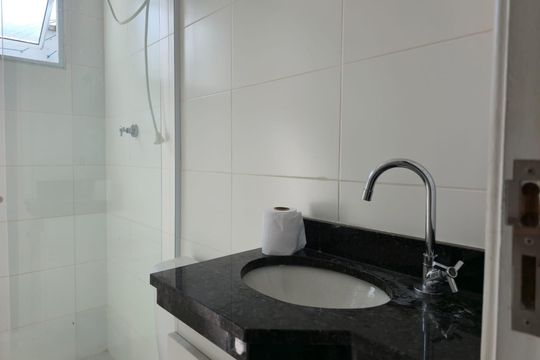 Banheiro Social de kitnet/studio para alugar com 1 quarto, 42m² em Jardim Tranquilidade, Guarulhos
