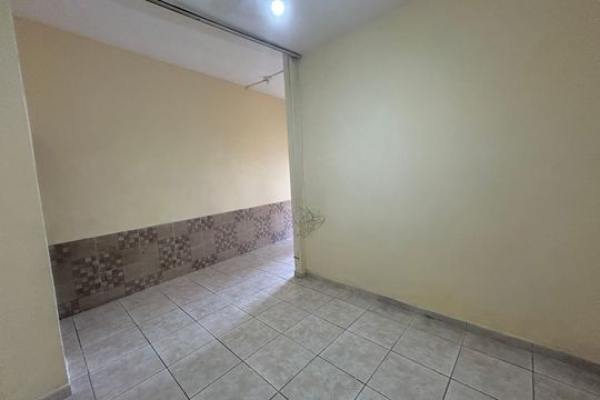Sala de casa para alugar com 1 quarto, 70m² em Osvaldo Cruz, Rio de Janeiro