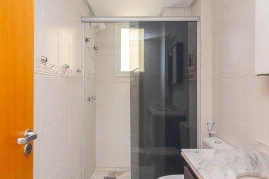 Banheiro 2 de apartamento para alugar com 2 quartos, 78m² em Azenha, Porto Alegre