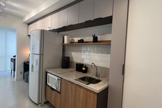 Cozinha de apartamento à venda com 1 quarto, 35m² em Jardim das Acacias, São Paulo