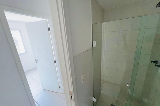 Banheiro de apartamento para alugar com 2 quartos, 48m² em Vicente de Carvalho, Rio de Janeiro