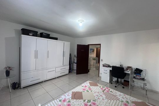 Quarto 1 suíte 1 de casa à venda com 4 quartos, 225m² em Vila Santana, São Paulo