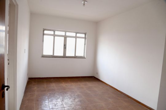 Casa para alugar com 5 quartos, 405m² em Jardim São Luís, São Paulo