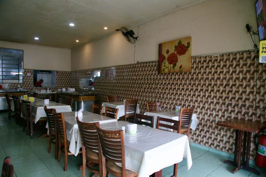 Restaurante de casa para alugar com 5 quartos, 405m² em Jardim São Luís, São Paulo