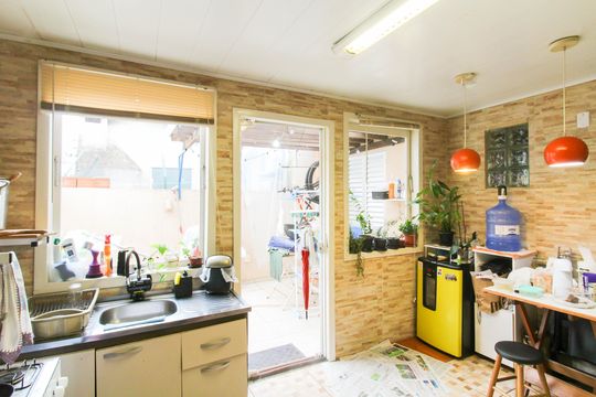 Cozinha de casa de condomínio à venda com 2 quartos, 83m² em Mato Grande, Canoas