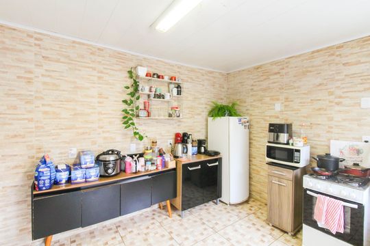 Cozinha de casa de condomínio à venda com 2 quartos, 83m² em Mato Grande, Canoas