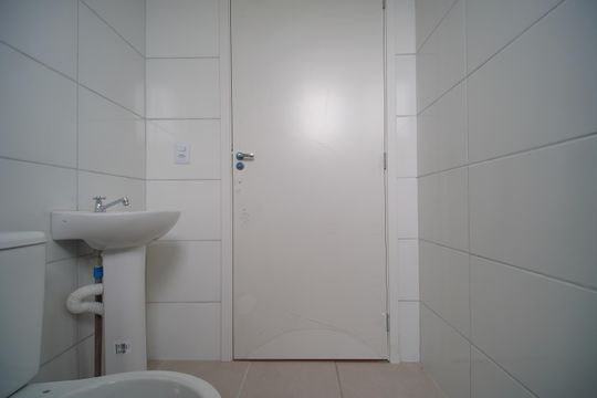 Banheiro de apartamento à venda com 2 quartos, 56m² em Campina, São Leopoldo