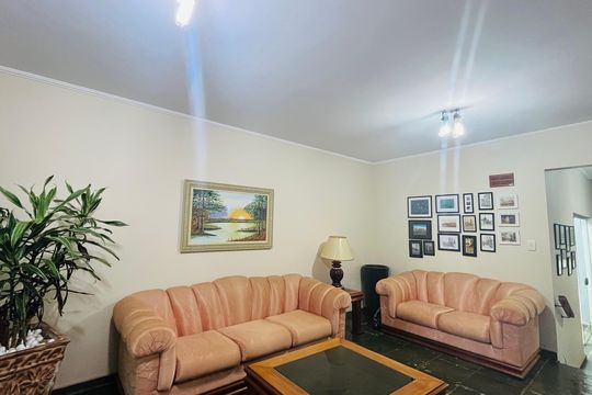 Casa para alugar com 4 quartos, 263m² em Jardim Sao Carlos, Campinas
