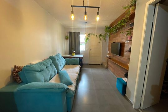 Sala de casa de condomínio à venda com 2 quartos, 105m² em Canudos, Novo Hamburgo