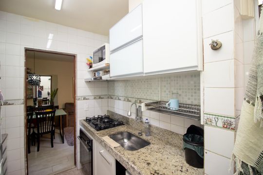 Cozinha e Área de Serviço de apartamento à venda com 2 quartos, 42m² em Chácaras Califórnia, Contagem