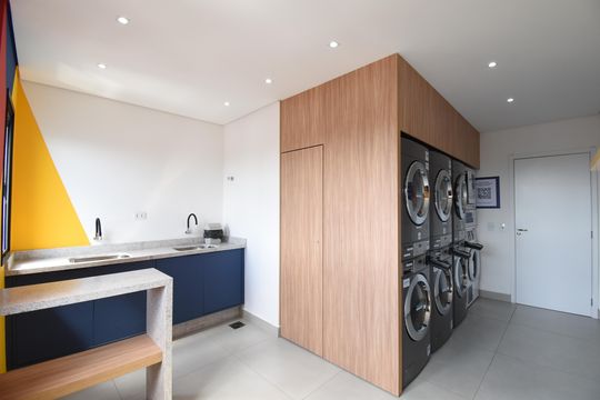 Área comum - Lavanderia de kitnet/studio para alugar com 1 quarto, 38m² em Centro, Curitiba