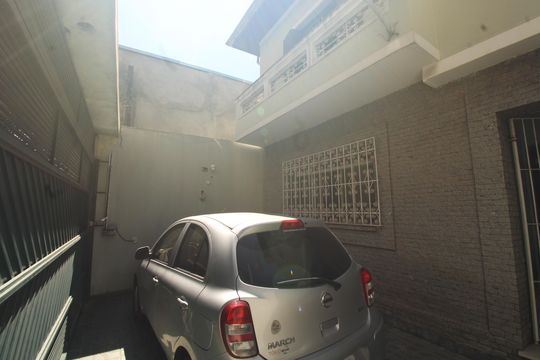 Garagem de casa à venda com 4 quartos, 160m² em Cambuci, São Paulo
