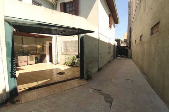 Fachada de casa à venda com 4 quartos, 160m² em Cambuci, São Paulo