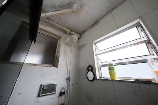 Banheiro de apartamento à venda com 2 quartos, 57m² em Conjunto Habitacional Padre Manoel de Paiva, São Paulo
