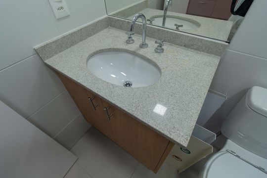 Banheiro de kitnet/studio à venda com 1 quarto, 24m² em Vila Mariana, São Paulo