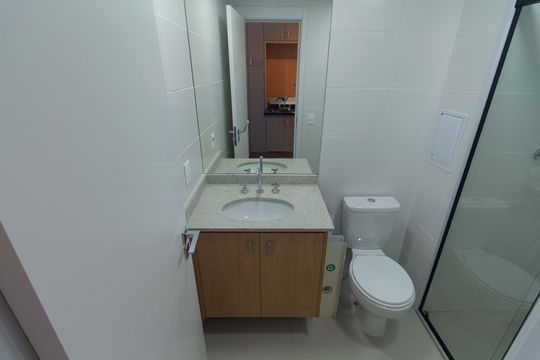 Banheiro de kitnet/studio à venda com 1 quarto, 24m² em Vila Mariana, São Paulo