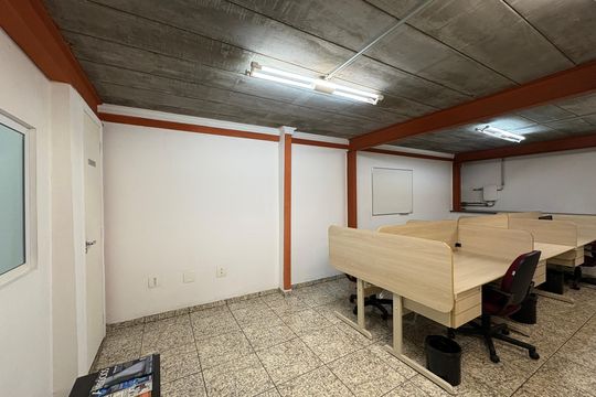 Sala de Serviço de casa à venda com 3 quartos, 300m² em Jardim Santo Elias, São Paulo