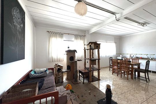 Casa à venda com 3 quartos, 300m² em Jardim Santo Elias, São Paulo