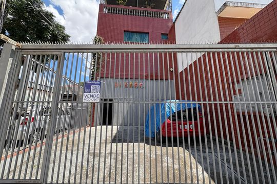 Fachada de casa à venda com 3 quartos, 300m² em Jardim Santo Elias, São Paulo