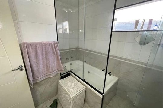 Banheiro de casa para alugar com 4 quartos, 300m² em Vila Mariza Mazzei, São Paulo