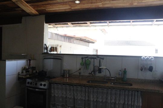 Cozinha de casa de condomínio à venda com 2 quartos, 350m² em Taquara, Rio de Janeiro