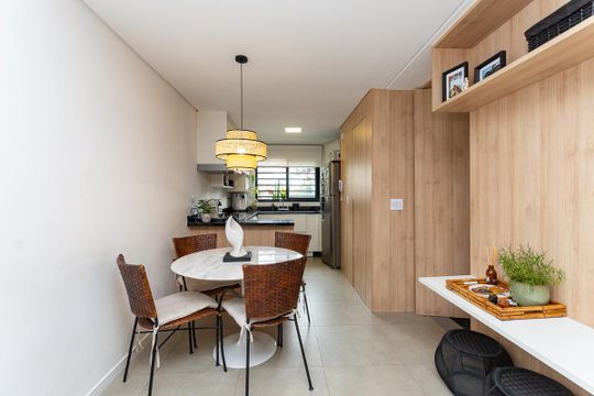 Sala de casa de condomínio à venda com 2 quartos, 154m² em Vila Ipojuca, São Paulo