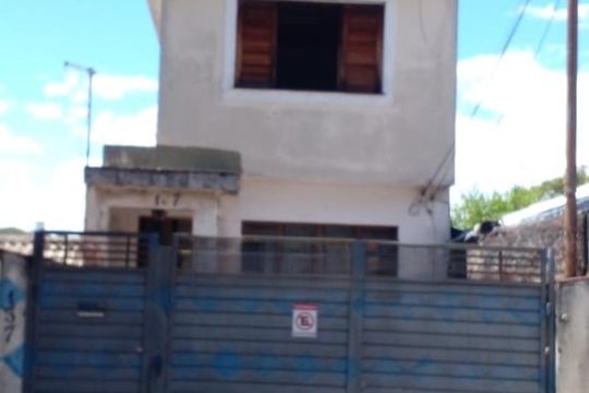 Fachada de casa à venda com 4 quartos, 237m² em Vila do Encontro, São Paulo
