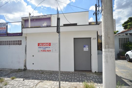Fachada de casa à venda com 3 quartos, 240m² em Centro, Santo André
