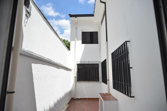Quintal de casa à venda com 3 quartos, 240m² em Centro, Santo André