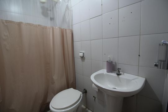 Banheiro Social 2 de casa para alugar com 2 quartos, 62m² em Curicica, Rio de Janeiro