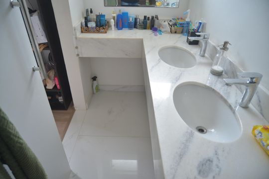Banheiro da Suíte de casa para alugar com 3 quartos, 190m² em Vila Valparaíso, Santo André