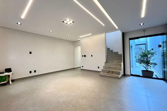 Sala de casa para alugar com 3 quartos, 180m² em Vila Paulista, São Paulo