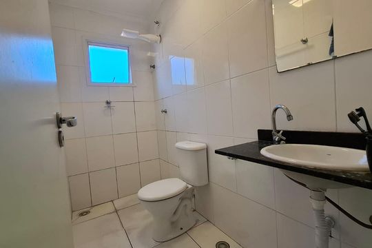 Banheiro de casa de condomínio à venda com 3 quartos, 80m² em Vila Guilhermina, São Paulo