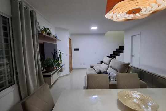 Sala de casa de condomínio à venda com 3 quartos, 80m² em Vila Guilhermina, São Paulo