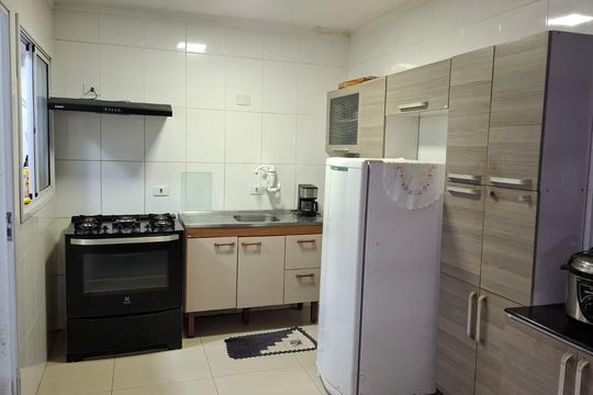 Cozinha de casa de condomínio à venda com 3 quartos, 80m² em Vila Guilhermina, São Paulo