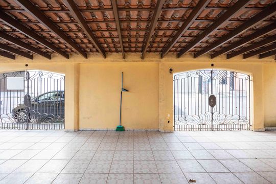 Garagem de casa para alugar com 4 quartos, 300m² em Conceição, Diadema