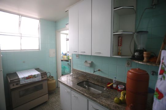 Cozinha de apartamento à venda com 3 quartos, 100m² em Caiçaras, Belo Horizonte