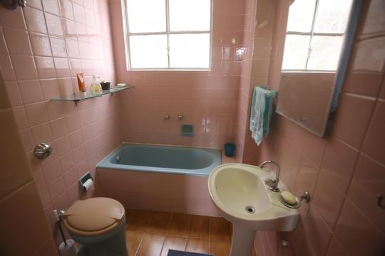 Banheiro de apartamento à venda com 3 quartos, 100m² em Caiçaras, Belo Horizonte